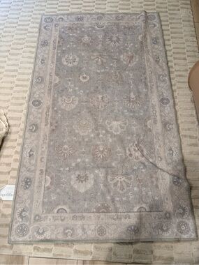 Ruggable Neutral Gray Floral Border Area Rug - Elegant Home Accent 5 by 3 ft